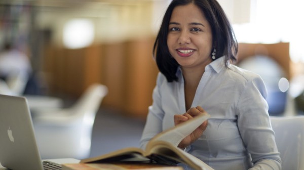 ISMMS student studies in the library