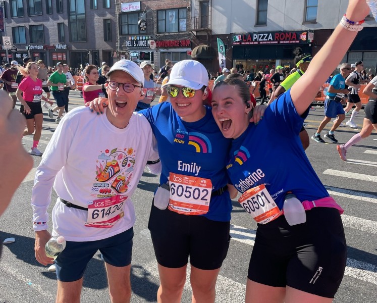 Team IBDKids Runner with family